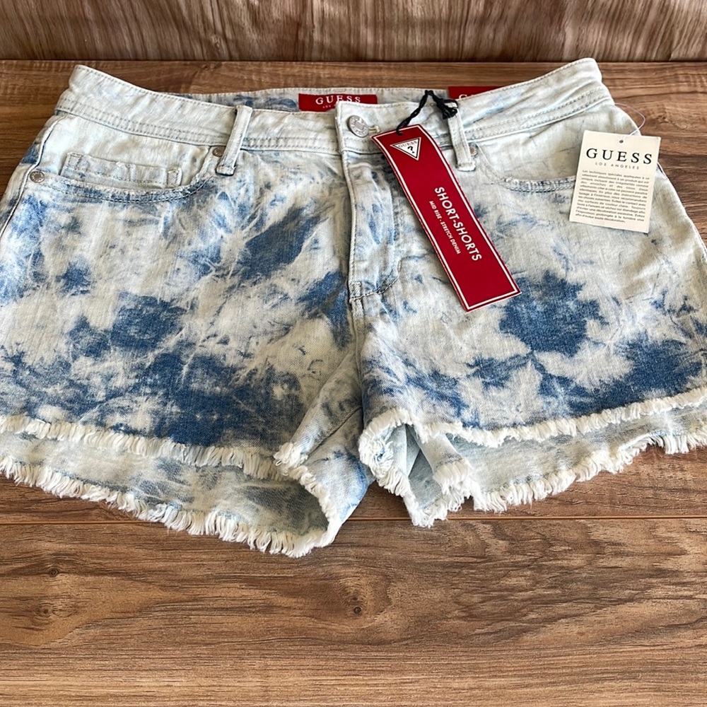 NWT women's denim shorts Guess Size 29 - 30